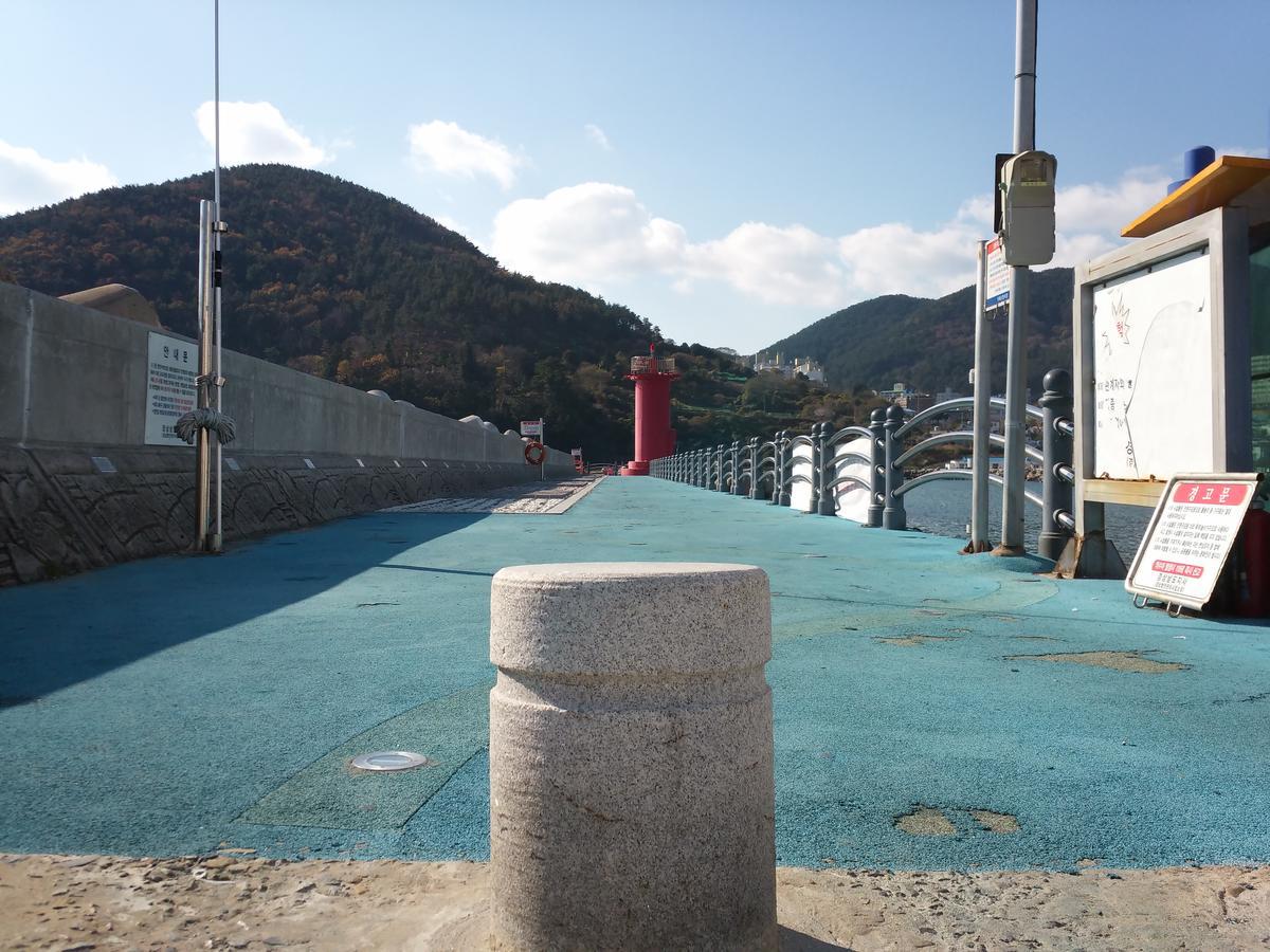 Geoje Jangseungpo Lighthouse Hotel Sodong Bagian luar foto