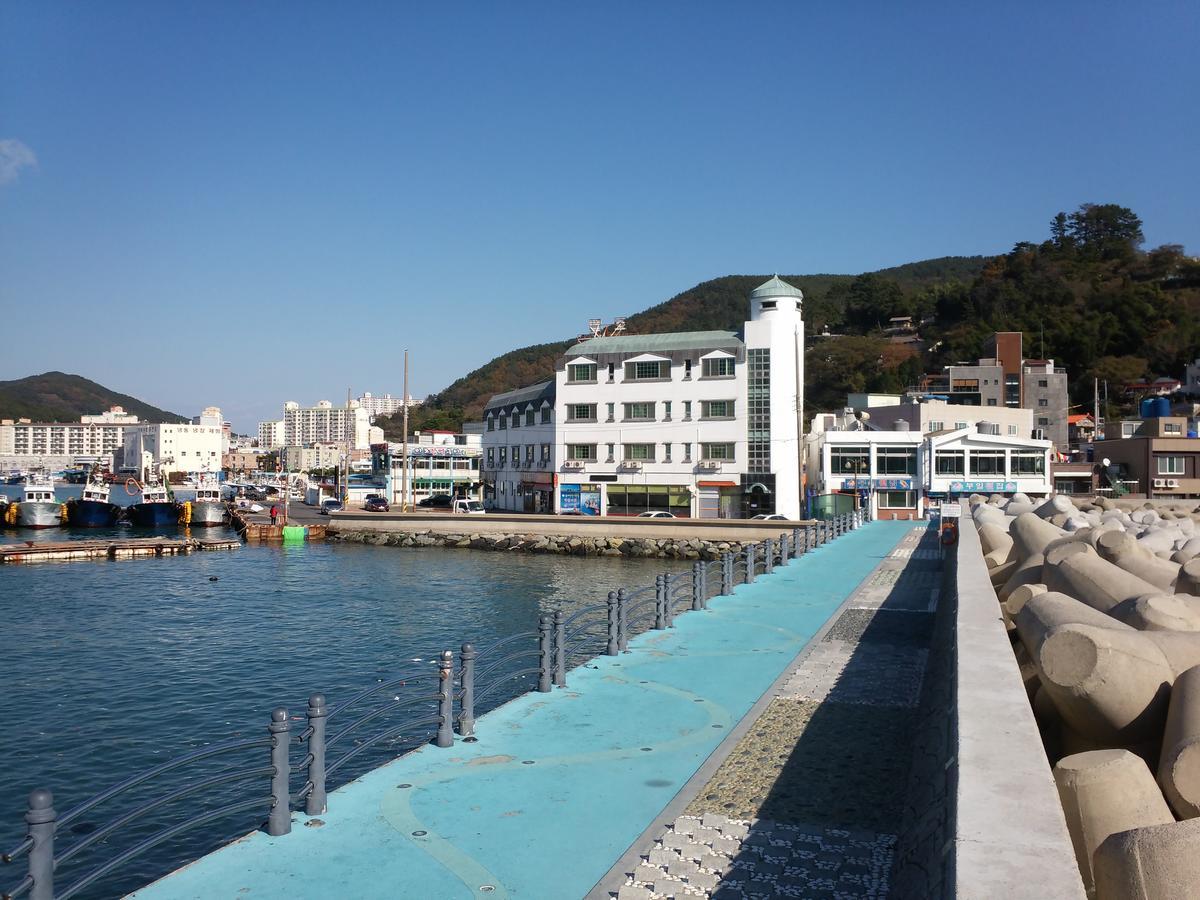 Geoje Jangseungpo Lighthouse Hotel Sodong Bagian luar foto